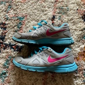 nike revolution 2 womens junk